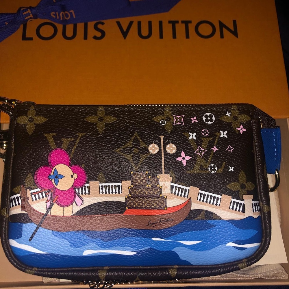 LV mini pochette Christmas animation 2019 Venice blue